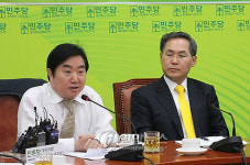 민주당 원내대책회의 이석현의원