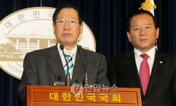 이규택 "굴욕합당 반대"