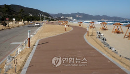 동해 망상해변에 해안 산책로 개설