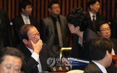 한나라당 의원총회 최병국위원장