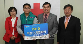 어려운 친구 위해 제 장학금 써주세요