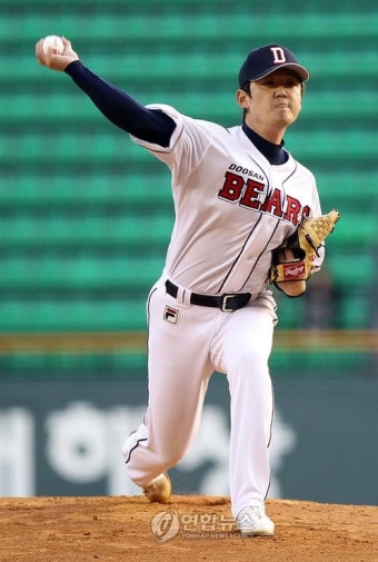 역투하는 두산 선발 김선우