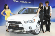 미쓰비시모터스 SUV `뉴아웃랜더 출시