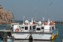 관광객 발길 뚝, 발 묶인 유람선