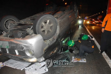 정릉터널 차량전복사고