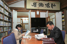 강릉의 고택 선교장에서 책 읽어요