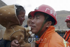 <칭하이 지진> 123시간만에 2명 구조