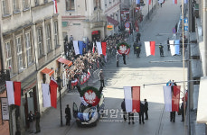 장례식 진행동안 일반인 접근이 통제된 성 마리아 성당 주변