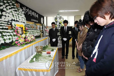 부산 동의과학대에 천안함 희생자 분향소