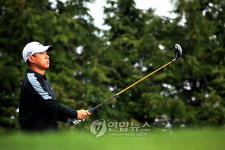 타구 바라보는 앤서니 김