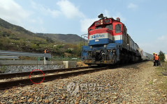 마산 합포여중 인근 주민들 목숨걸고 철길 건너