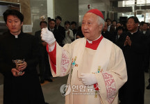 가톨릭청년회관 개관식 참석한 정진석 추기경