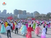 北 건군절 맞아 청년학생 무도회 진행