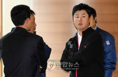 원아시아투어, 골프계 진통