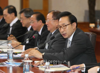 이 대통령 경쟁력강화위원회 주재