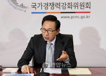 이 대통령 경쟁력강화위원회 주재