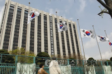 조기 게양된 정부 중앙청사