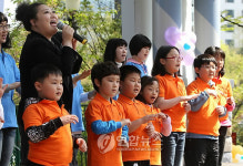 어린이들의 수화 공연