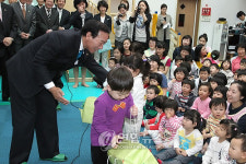 어린이집 방문한 박계동 사무총장