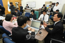 '스폰서 의혹'검사 사전조사...소환 내주 연기