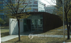 대전 시청사 주변에 건립된 열린화장실