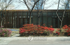 대전 시청사 주변에 건립된 열린화장실