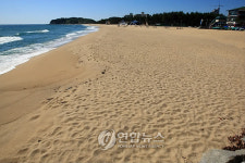 넓어진 속초해수욕장 백사장