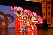 印尼 젊은이들의 어버이날 특별한 공연