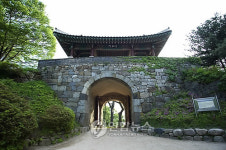 이야기가 있는 문화생태 탐방로-토성산성 어울길 남문(자화문)
