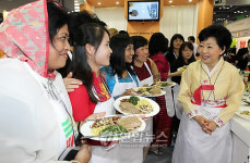 세계 여성들의 한식 만들기 도전