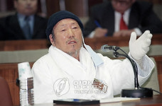 정태수 도피자금 댄 아들.며느리 징역형
