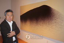 `볼펜 화가 이일, 크로우 컬렉션서 개인전