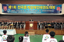 송판 격파로 장애를 날린다..장애인태권도대회