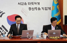 이 대통령 국무회의 참석