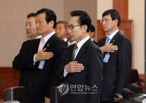 이 대통령 국무회의 참석
