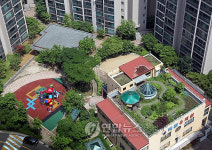 삭막한 아파트 속 옥상공원