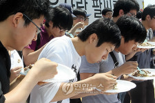 누가누가 빨리 먹나