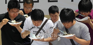 누가누가 빨리 먹나