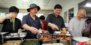 목사님, 신부님, 스님이 함께 무료급식