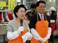 한명숙 후보, 서울노인복지센터 방문