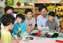 어린이집 찾은 오세훈 후보