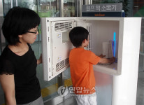  하남도서관 책들도 소독해요