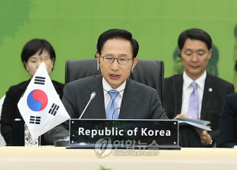 이 대통령 한일중 정상회의 주재