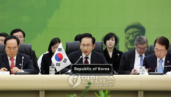 이 대통령 한일중 정상회의 주재