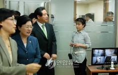 여성가족부 장관, 가정폭력관련 시설 방문