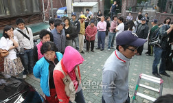 투표 순서 기다리는 시민들