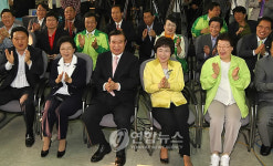 환호하는 민주당