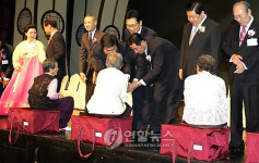 부산주부클럽, 홀몸 노인 위로잔치