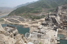 모습 드러낸 北 희천수력발전소