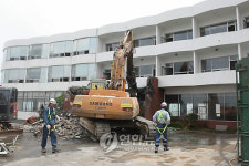 철거되는 충무관광호텔